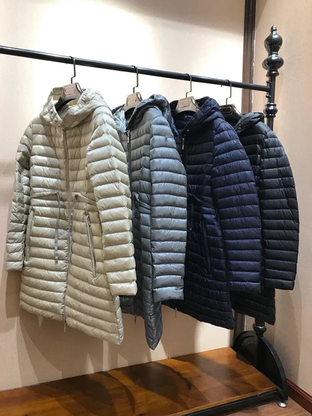 Gaoban BARBEL Women's Belted Hooded Puffer Detail