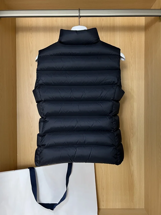 M25ss Women's Ghany Light Down Vest Detail
