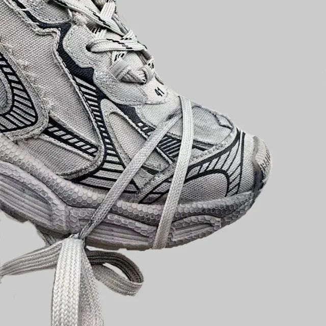 Balenciaga New Unisex Retro Dad Sneakers Detail