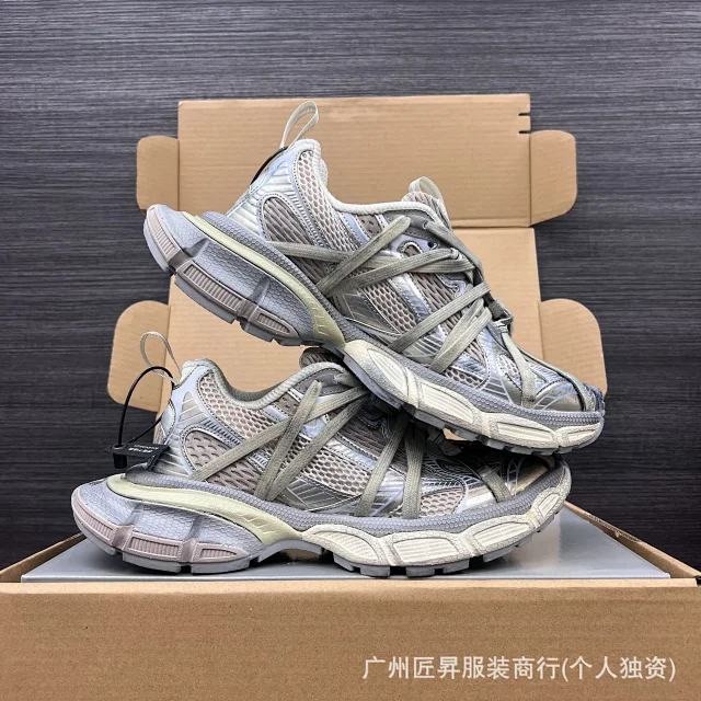 Balenciaga Low-Top Buckle Dad Shoes 3XL Detail