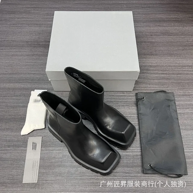 Men's Balenciaga SS25 Leather Ankle Boots Detail