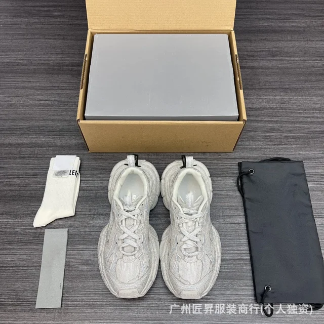 2025 Paris 3XL Diamond-Studded Couple's Sneakers Detail