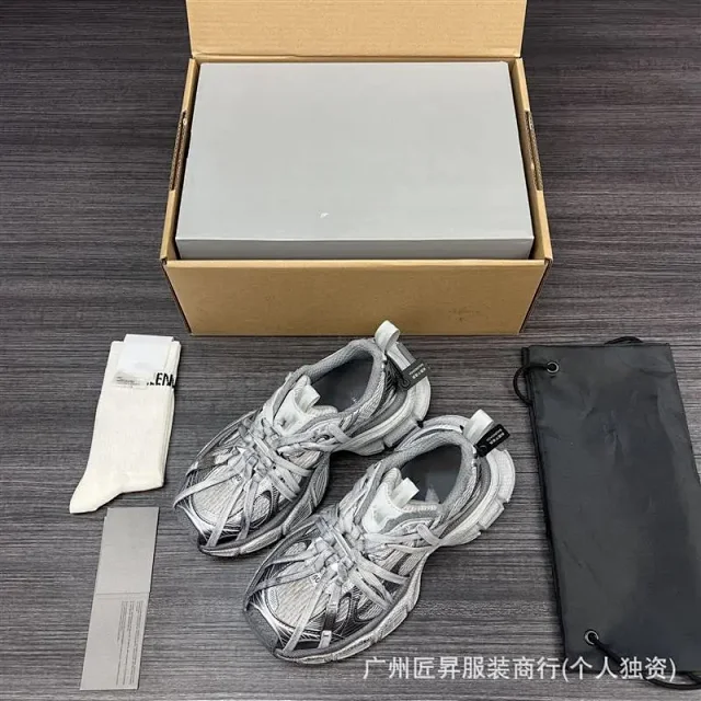 Balenciaga Low-Top Buckle Dad Shoes 3XL Detail