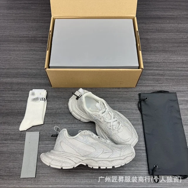 2025 Paris 3XL Diamond-Studded Couple's Sneakers Detail