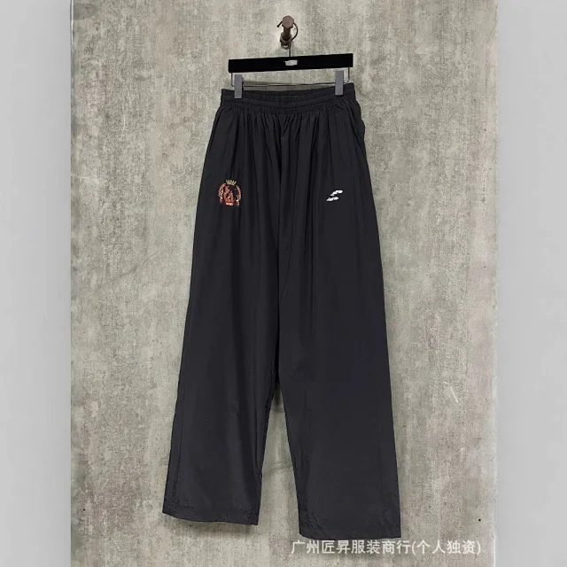 B New Man Utd Nylon Pants OS Detail