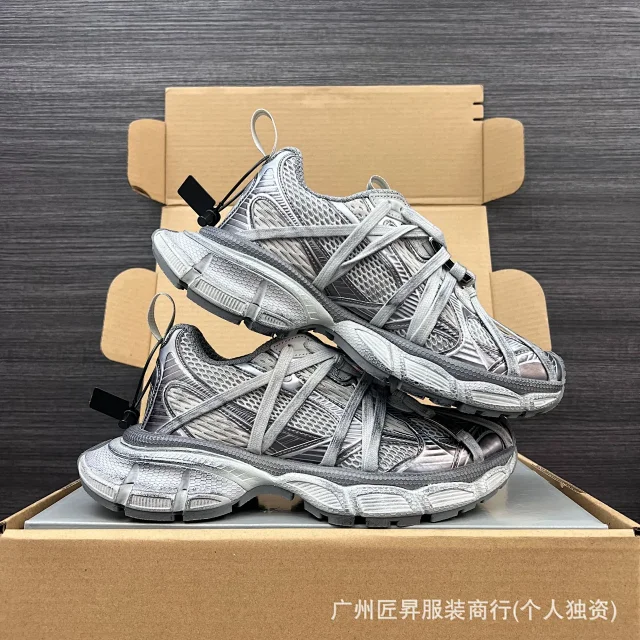 Balenciaga Low-Top Buckle Dad Shoes 3XL Detail