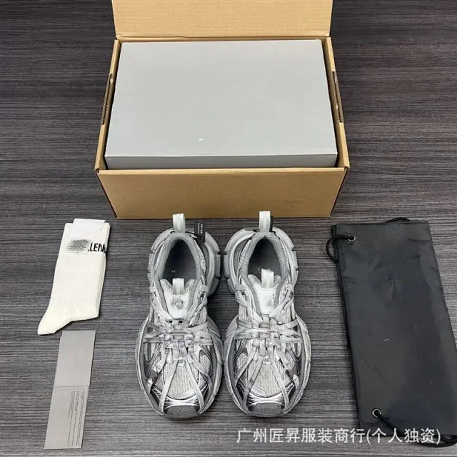 Balenciaga Low-Top Buckle Dad Shoes 3XL Detail