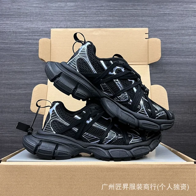 Balenciaga Low-Top Buckle Dad Shoes 3XL Detail