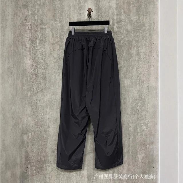 B New Man Utd Nylon Pants OS Detail