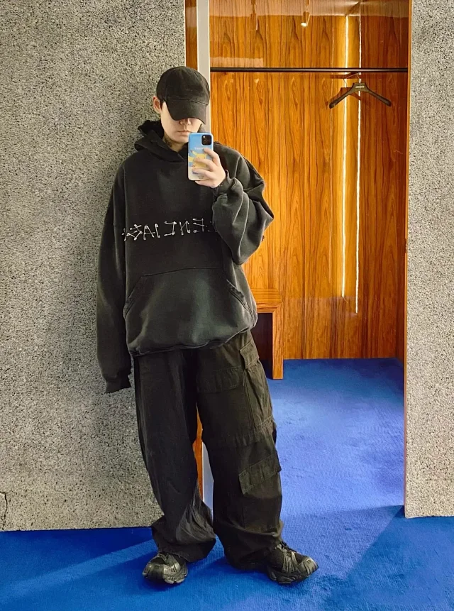 Paris AW24 Pin Logo Distressed Hoodie Unisex Detail