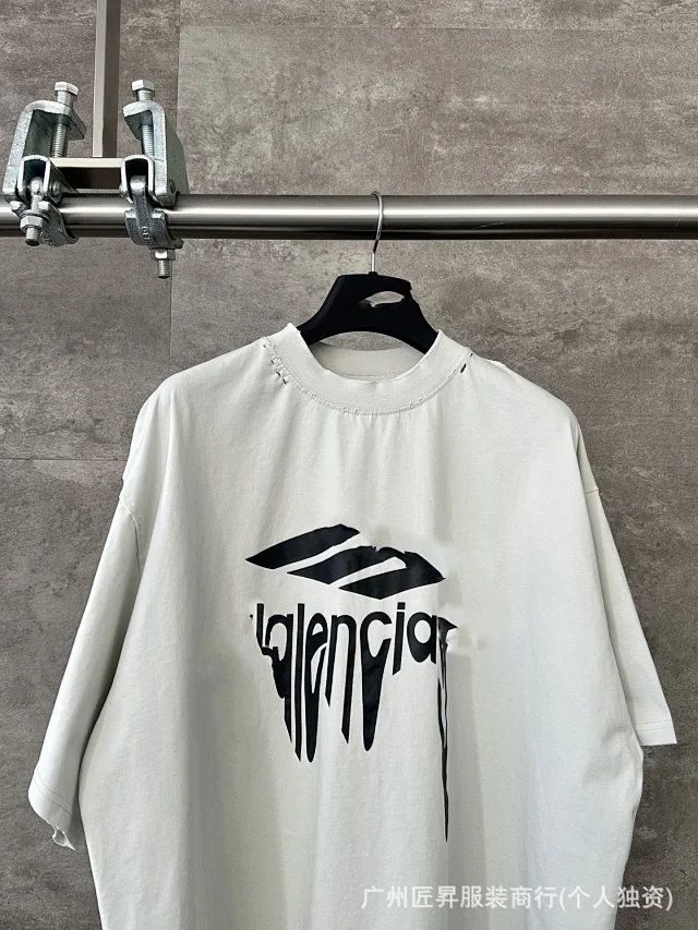 B Unisex Loose Melting Print Tee Detail