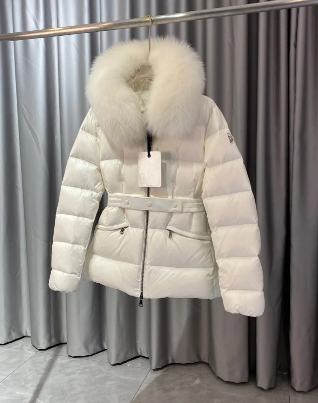 MengJia Boedic Women's Hooded Short Down Detail