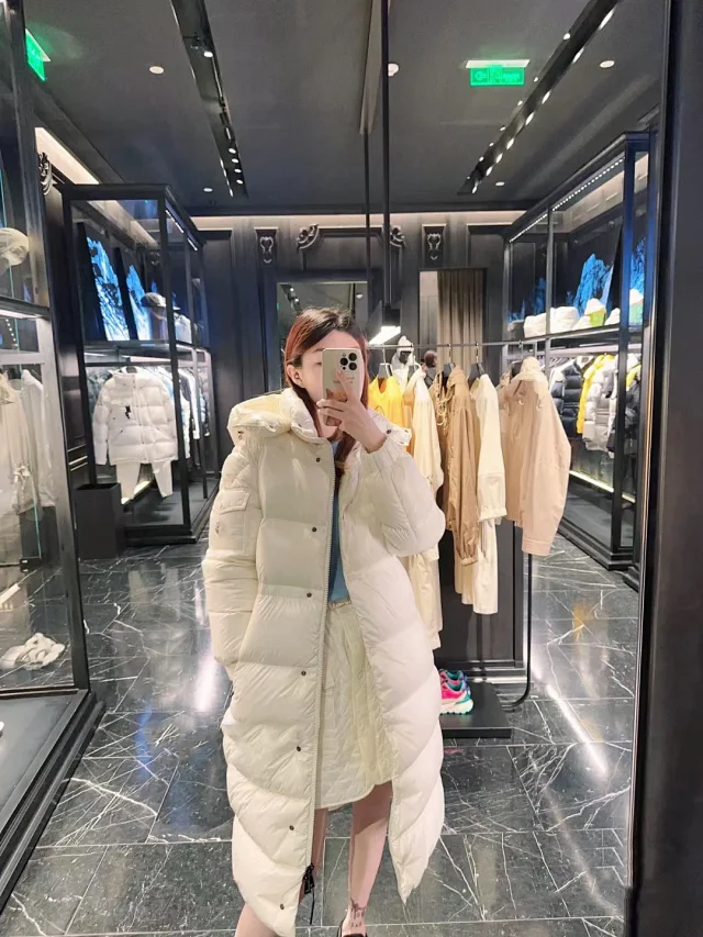 Maire New Yuhuang Shiny Unisex Parka Detail