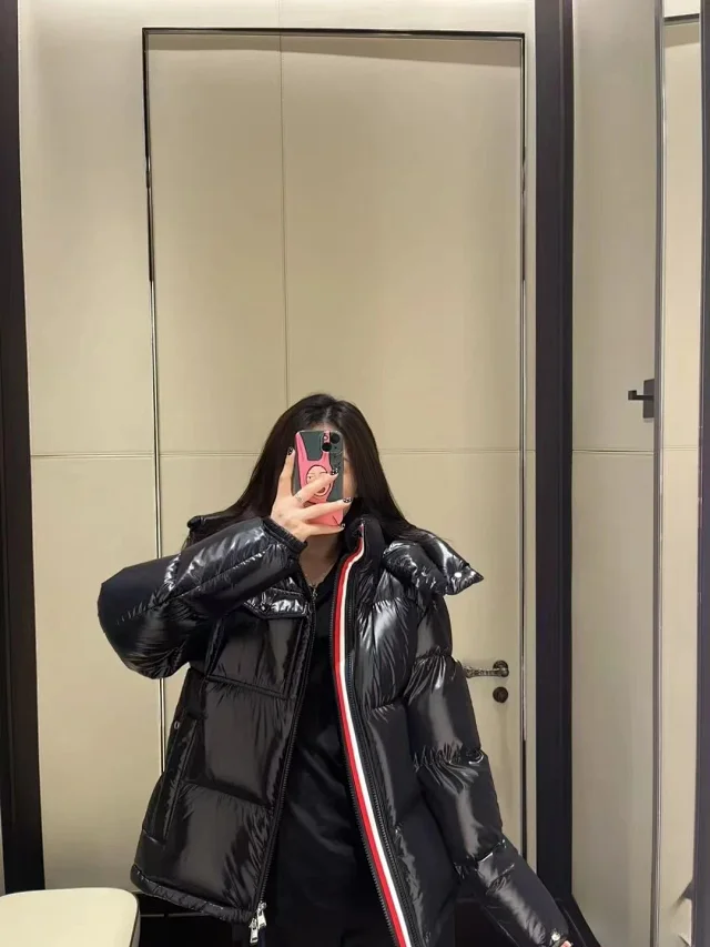 Moncler Unisex Hooded Detachable Down Jacket Detail