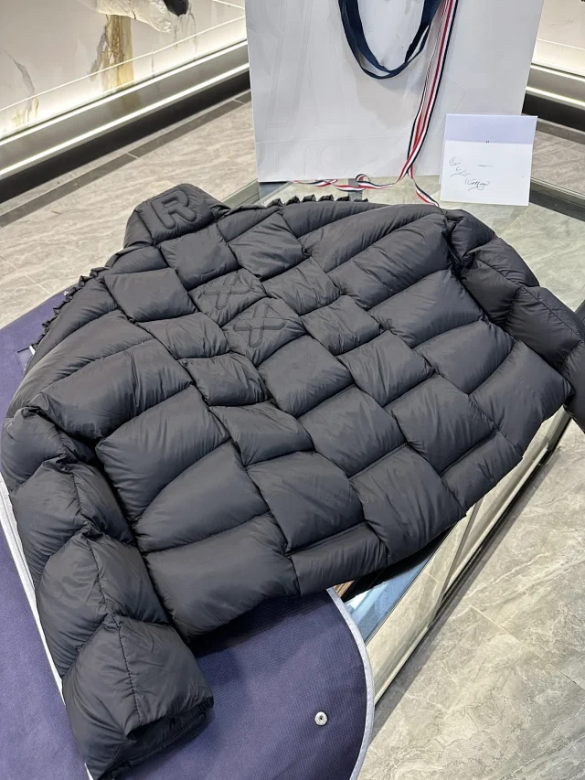 Mengjia Unisex CR Collab Down Jacket Detail