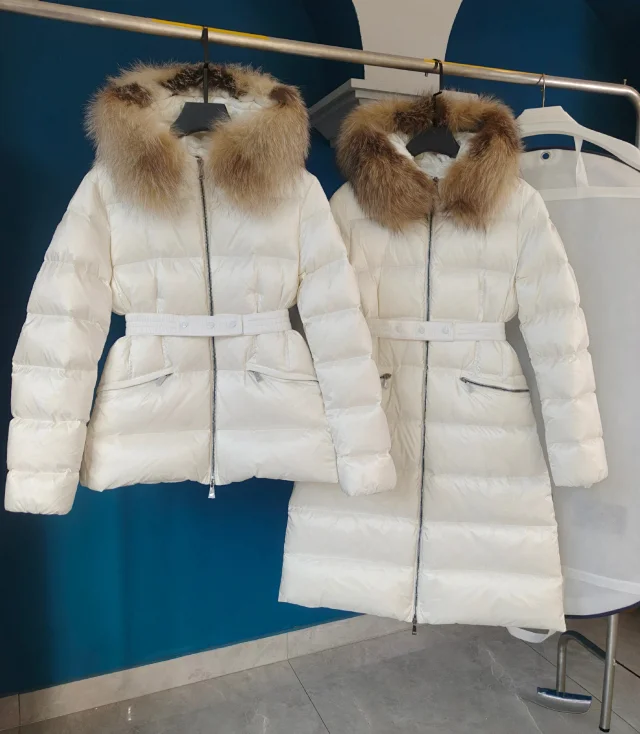 Meng Jia Boedic Women's Hooded Puffer Detail