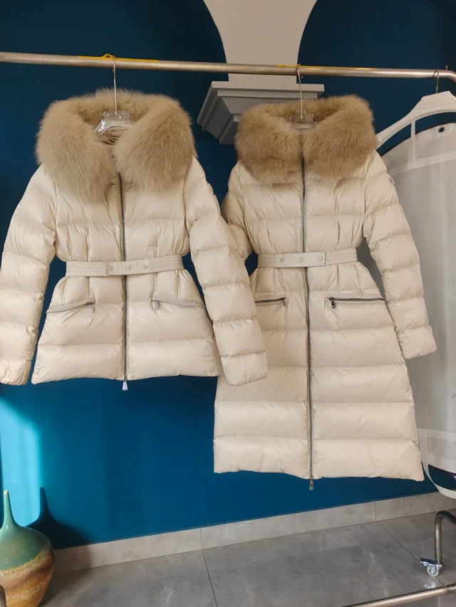 Meng Jia Boedic Women's Hooded Puffer Detail