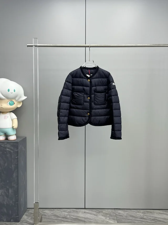 ARISTEO Women's Chic Light Down Jacket Detail