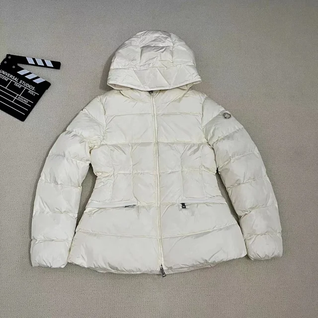 Women's Meng Jia Avoce Cropped Hooded Puffer Detail