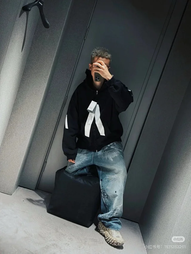 Balenciaga 25SS Ripped Logo Zip Hoodie Detail