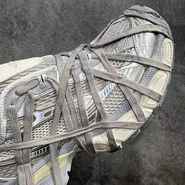 Couple's Mesh Retro Platform Distressed Sneakers Detail