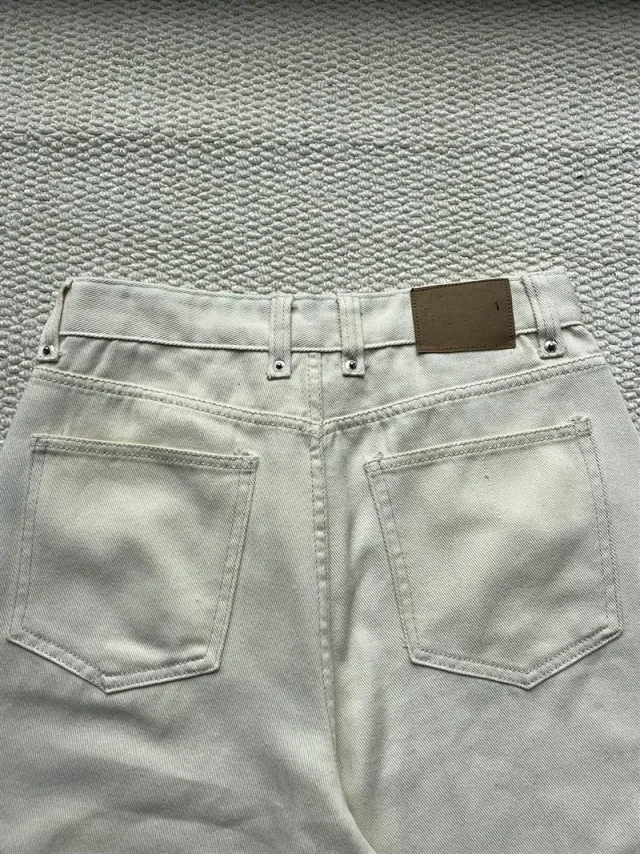 Dujia Balenciaga SS25 Washed Distressed Jeans Detail