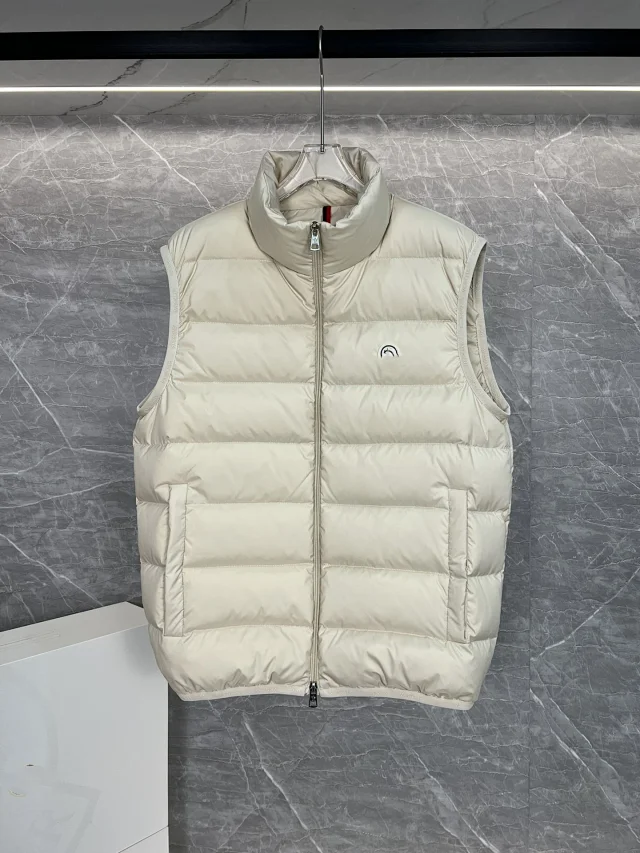Mengjia 25SS Contrin Sleeveless Down Vest Detail