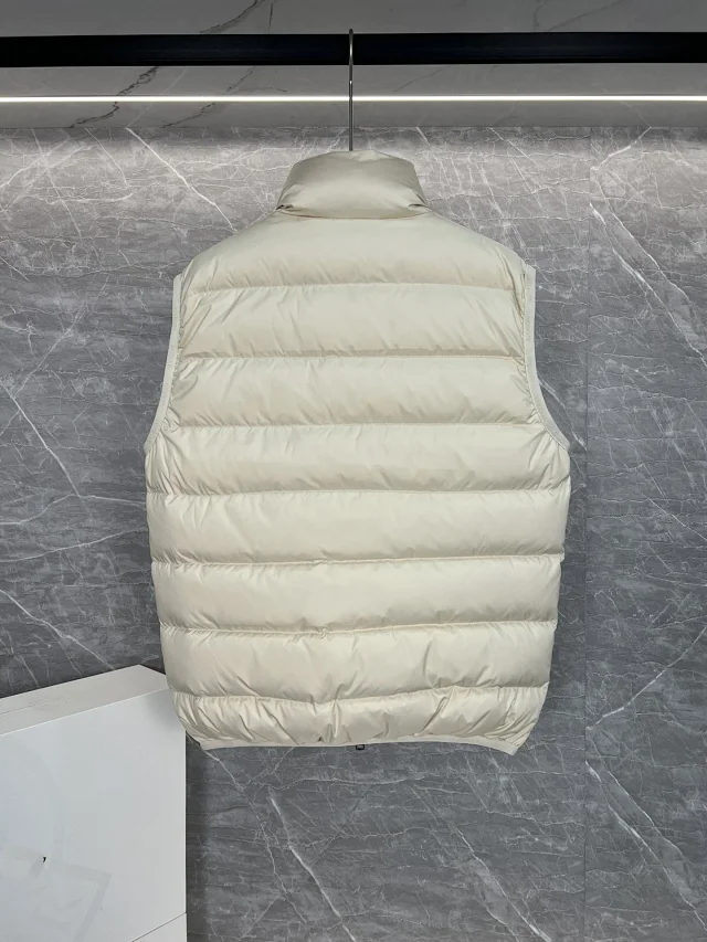 Mengjia 25SS Contrin Sleeveless Down Vest Detail