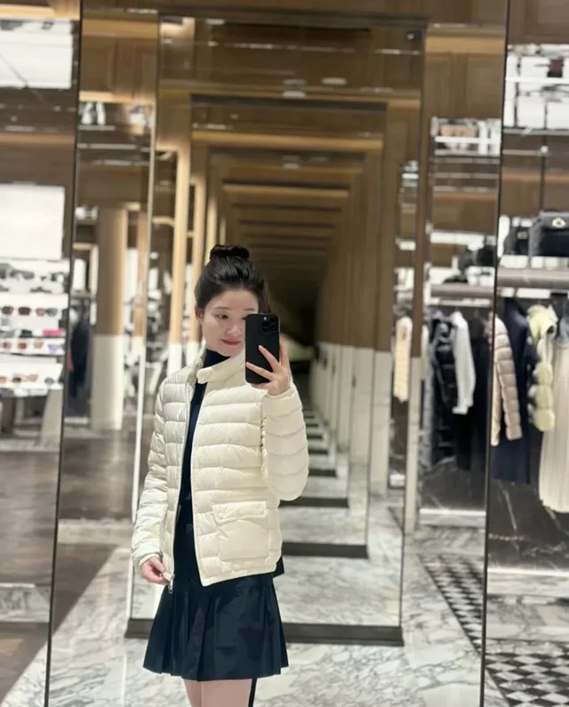 Meng Jia Lans Women's Short Puffer Detail