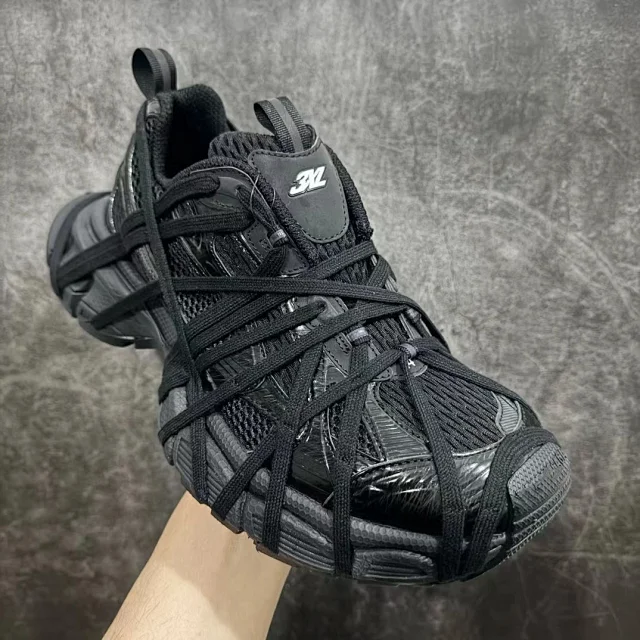 Couple's Mesh Retro Platform Distressed Sneakers Detail