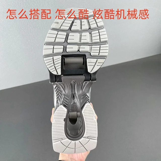 Balenciaga Paris 6 Retro Dad Sneakers Detail