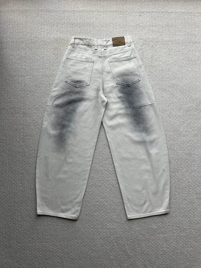 Duzhe Paris B Distressed Jeans 25SS Detail