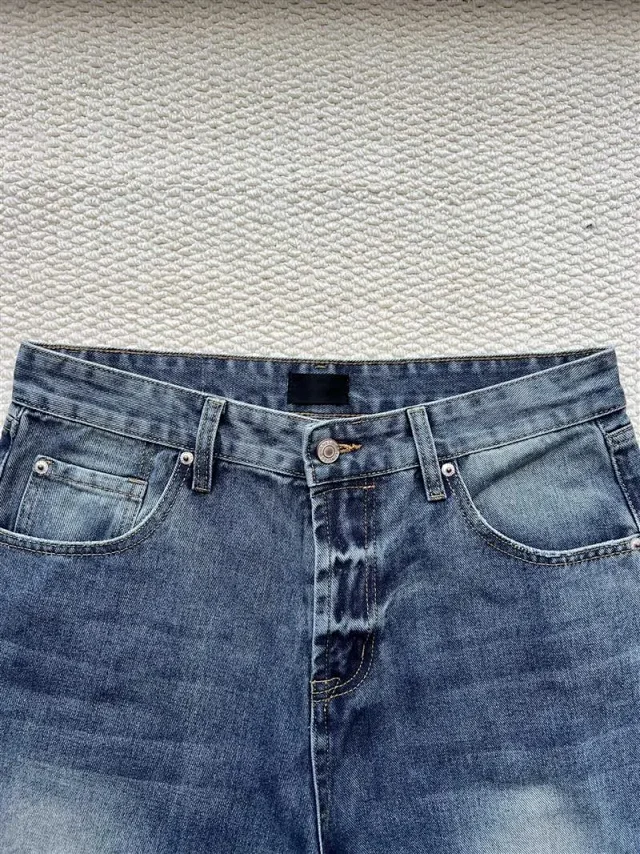 Paris B Distressed Washed Jeans 25SS Detail