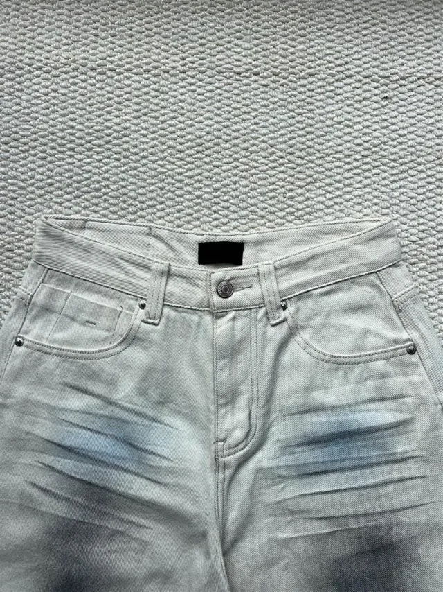 Duzhe Paris B Distressed Jeans 25SS Detail