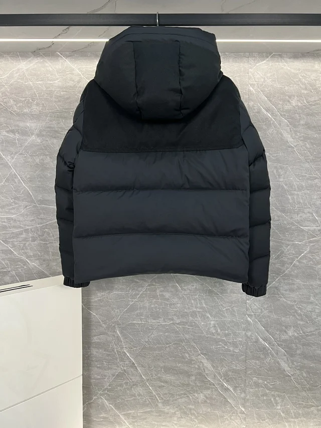Meng Jia Unisex Detachable Hood Puffer Detail