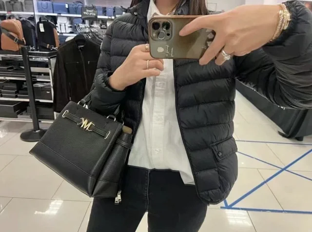 Meng Jia Lans Women's Short Puffer Detail