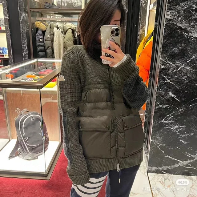 Mengjia Men's Stand Collar Down Jacket Detail