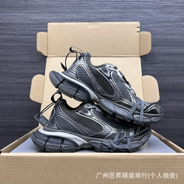 Balenciaga Distressed Sneakers 3XL Beige Gold Detail