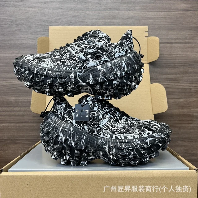 Unisex Distressed Paris Platform Dad Shoes Detail