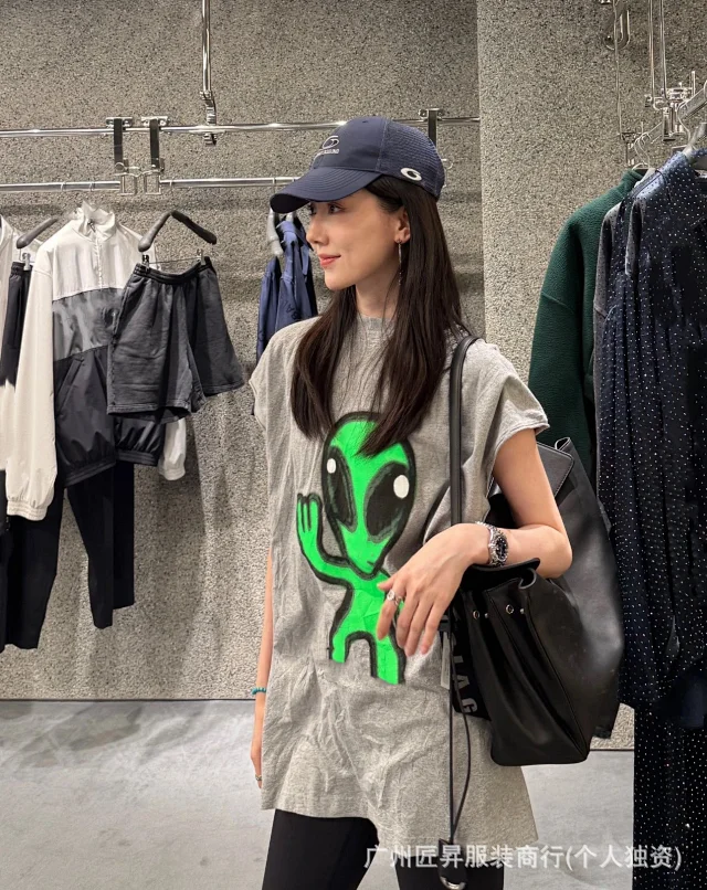 Paris Home Unisex Alien Smiley Vest Detail