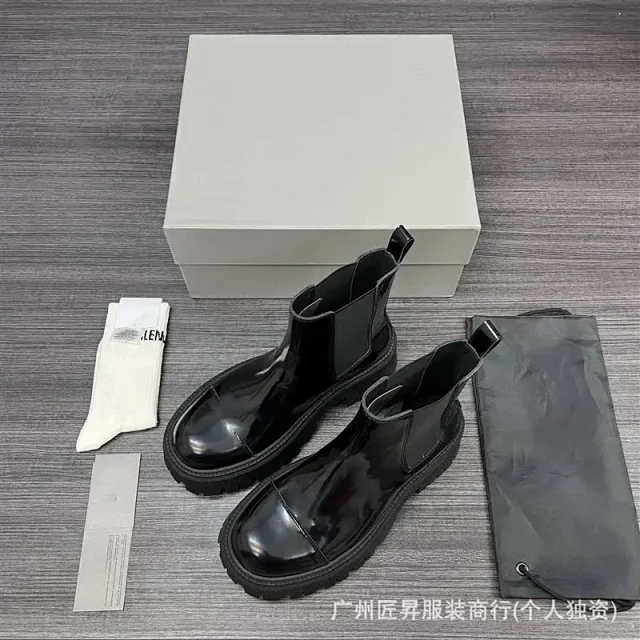 Duzhe B Men's Minimalist Leather Boots Detail