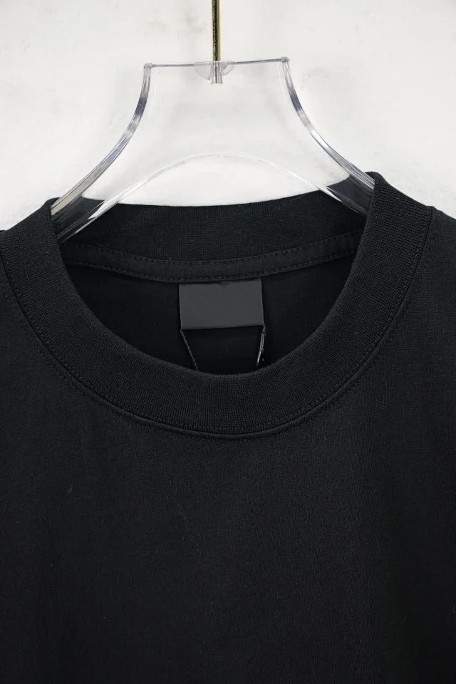 B New Unisex Ski Tee Oversized Detail
