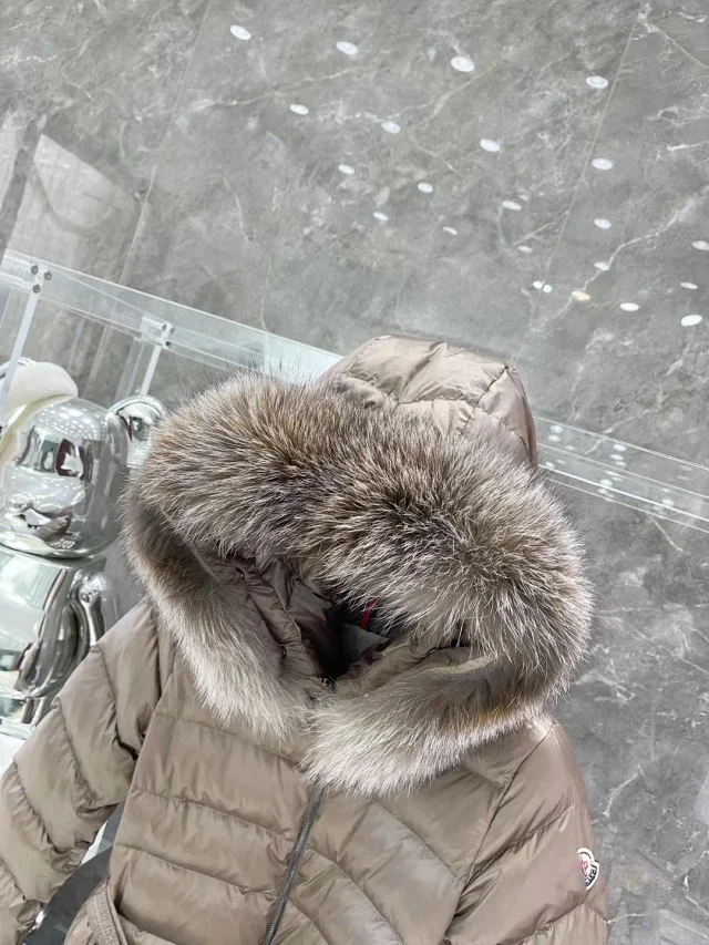 Fur-Trimmed MO Women's Long Down Jacket Detail