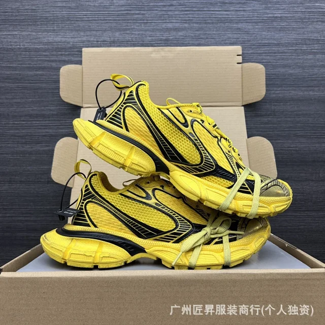 Balenciaga Distressed Sneakers 3XL Beige Gold Detail
