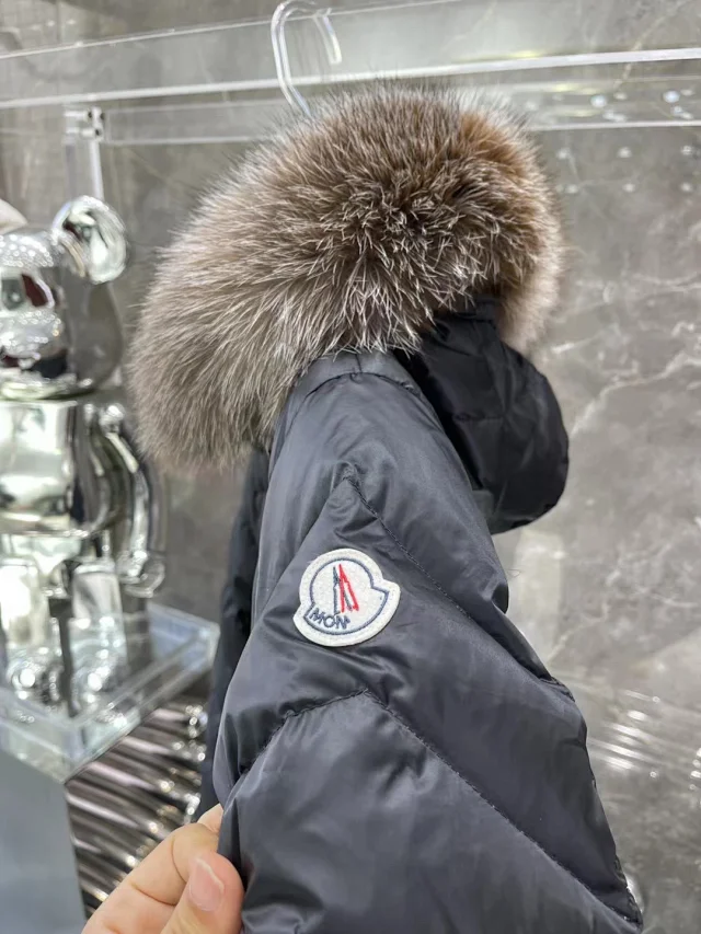 Fur-Trimmed MO Women's Long Down Jacket Detail