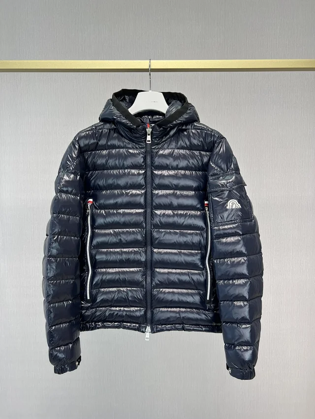 M's Men's Galion Solid Hooded Puffer Detail