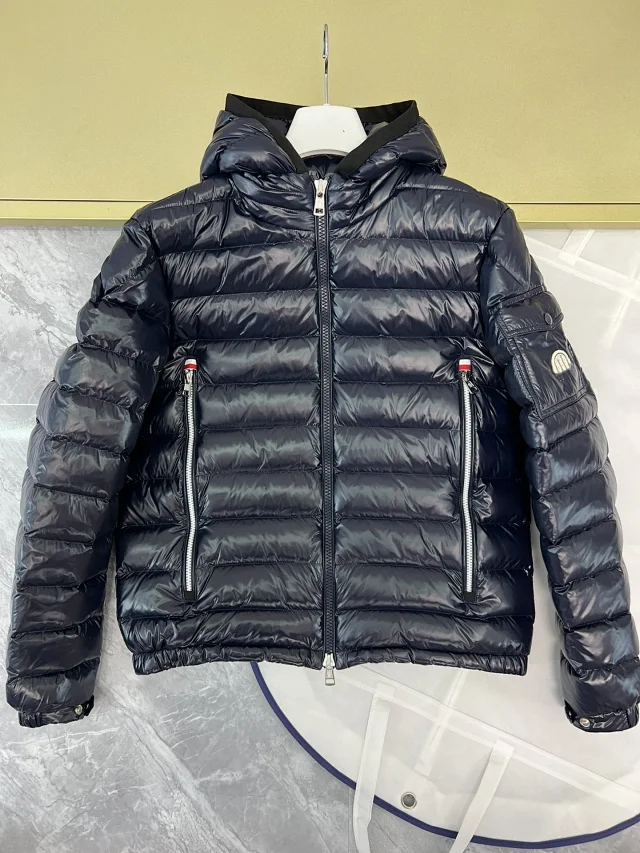 M's Men's Galion Solid Hooded Puffer Detail