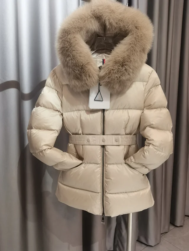 MengJia Boedic Women's Hooded Short Down Detail