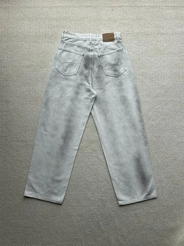 Dujia Balenciaga SS25 Splatter Distressed Jeans Detail