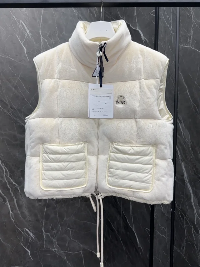 Mengjia FW24 Arques Logo Down Vest Detail